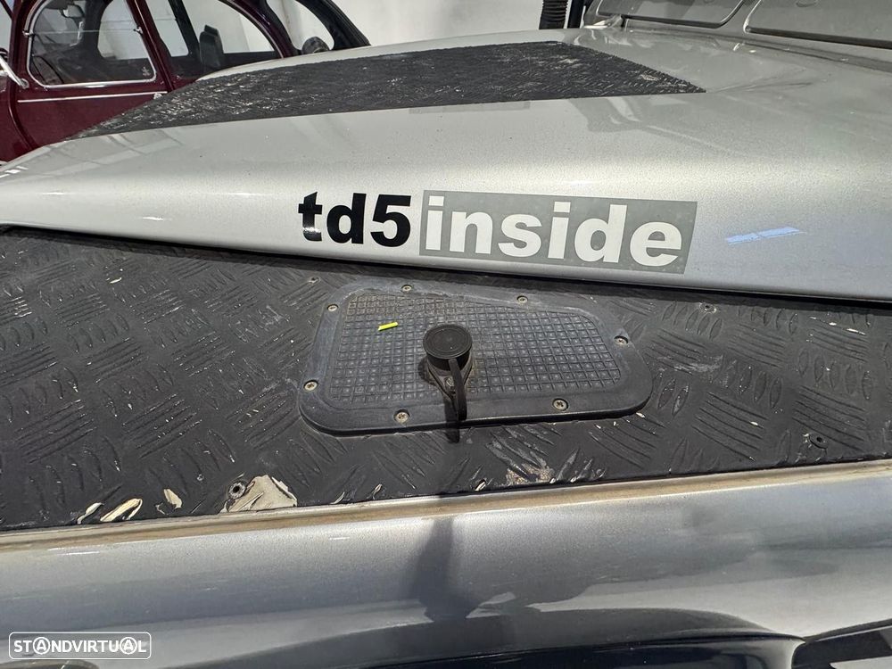 Land Rover Defender 90 2.5 TD5 Metal Top - 21