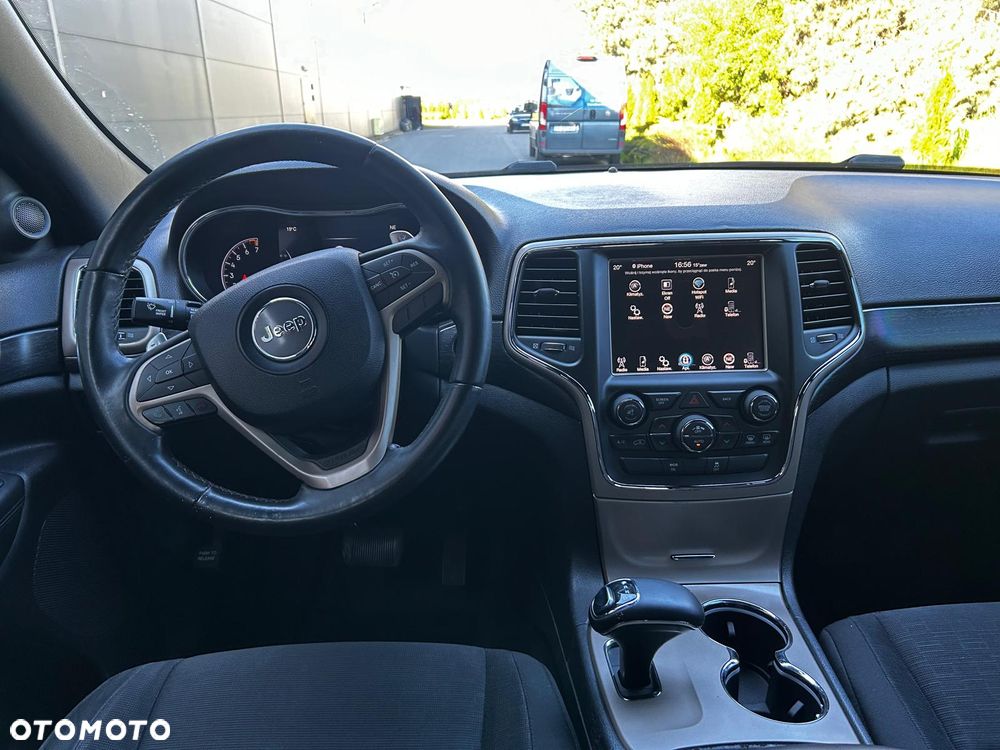 Jeep Grand Cherokee - 24