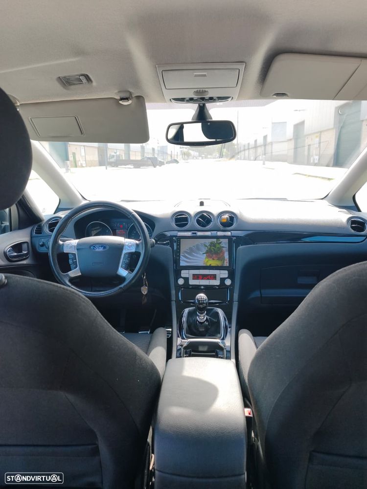 Ford S-Max 1.8 TDCi Titanium 7L - 37