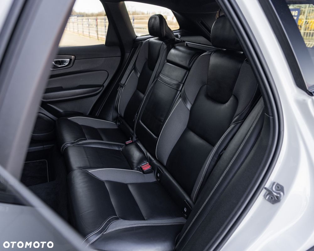 Volvo XC 60 D4 AWD Geartronic RDesign - 17