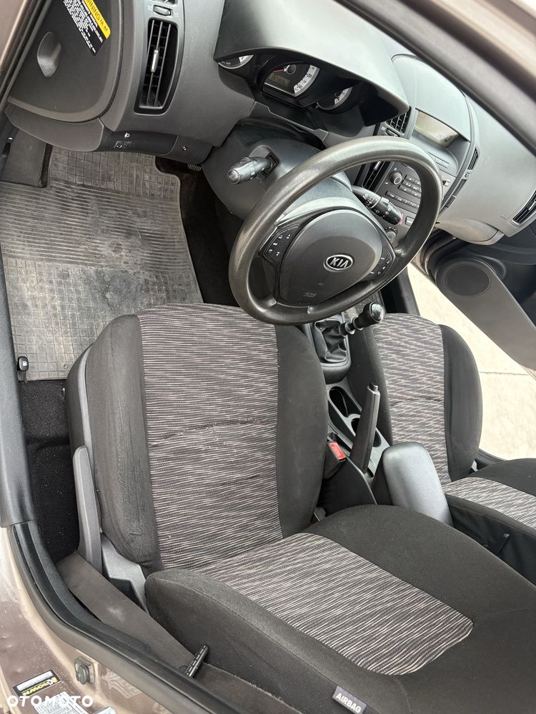 Kia Ceed - 6