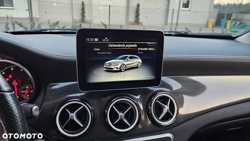 Mercedes-Benz CLA 220 4Matic 7G-DCT AMG Line - 22