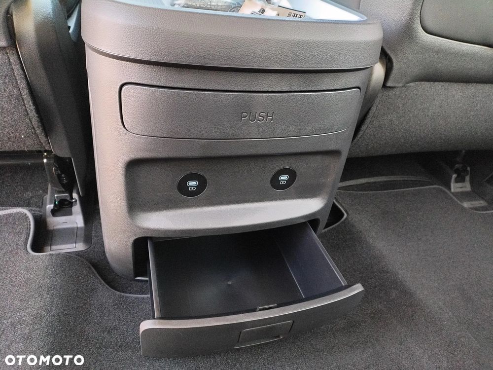 Hyundai Staria 1.6 T-GDI HEV Luxury - 29