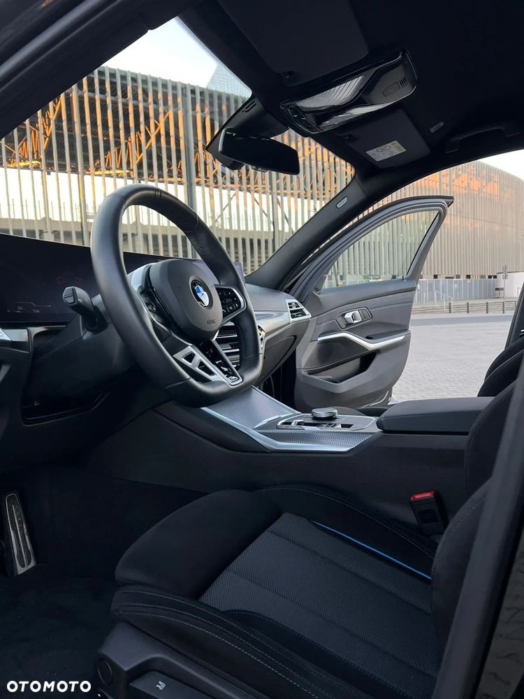 BMW Seria 3 330i xDrive M Sport - 27
