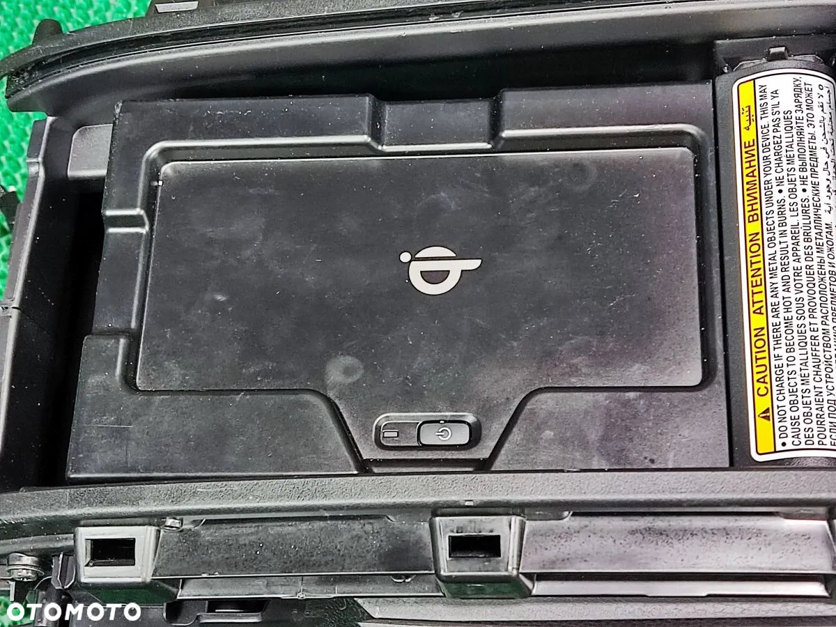 TOYOTA HIGHLANDER 20-24r Podłokietnik Ładowarka Indukcyjna Indukcja - 4