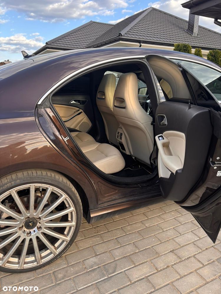 Mercedes-Benz CLA 250 4Matic 7G-DCT Sport - 10