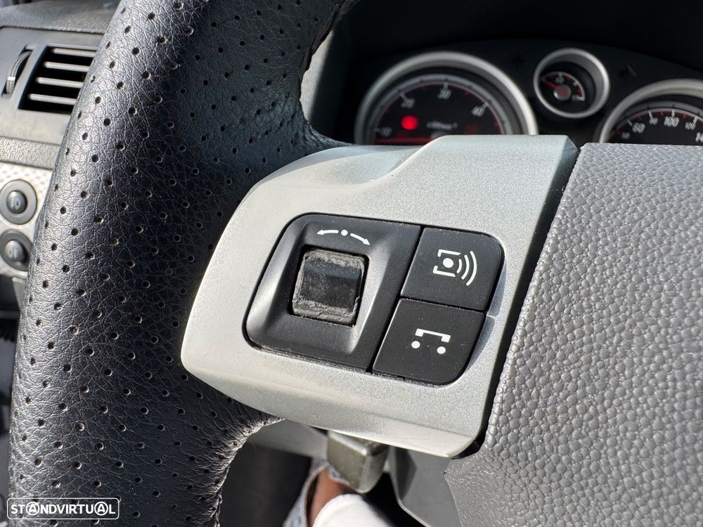 Opel Astra GTC 1.3 CDTi - 16