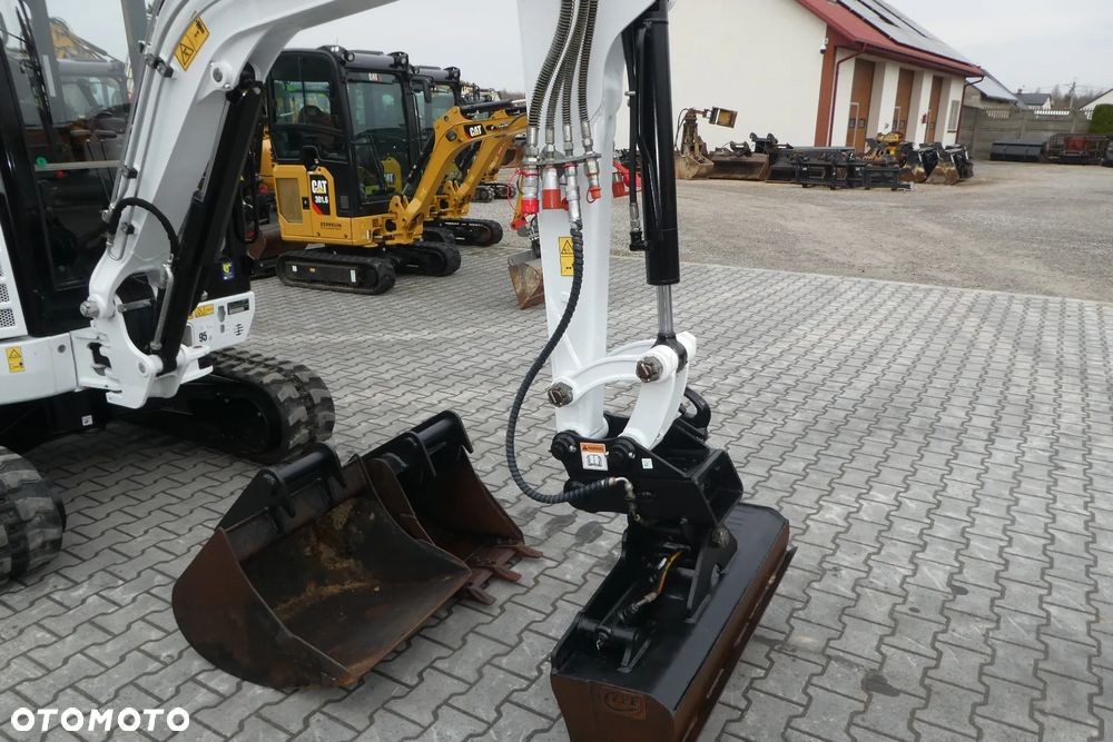 Caterpillar 302,7D CR TRZY ŁYŻKI - 7