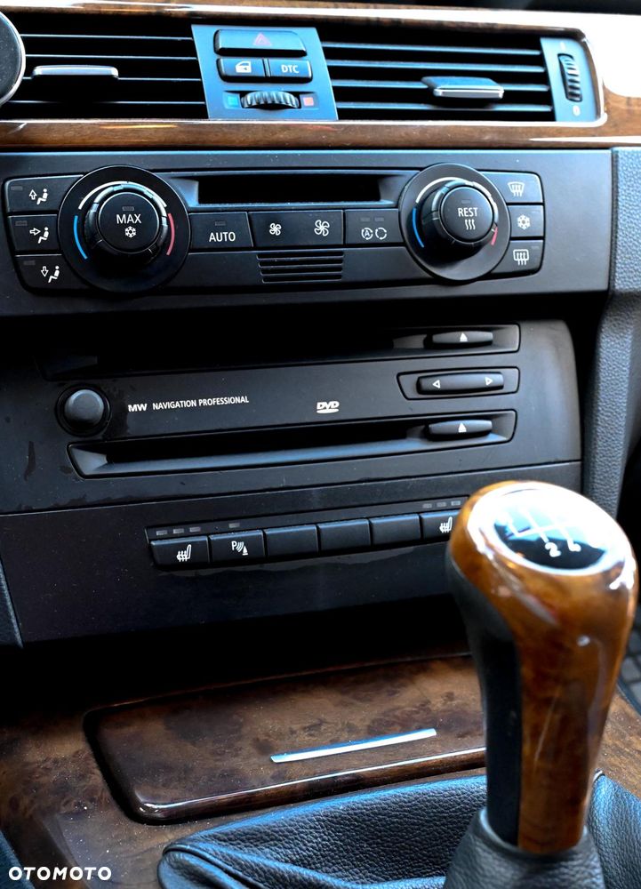 BMW Seria 3 330i - 5