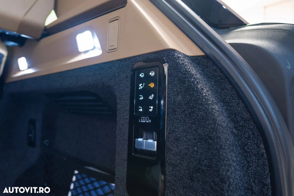 Land Rover Range Rover 4.4 V8 P530 LWB SV - 35