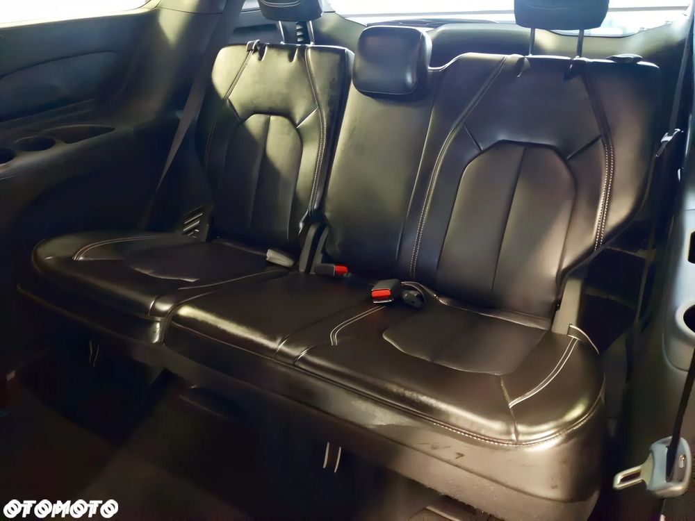 Chrysler Pacifica - 11
