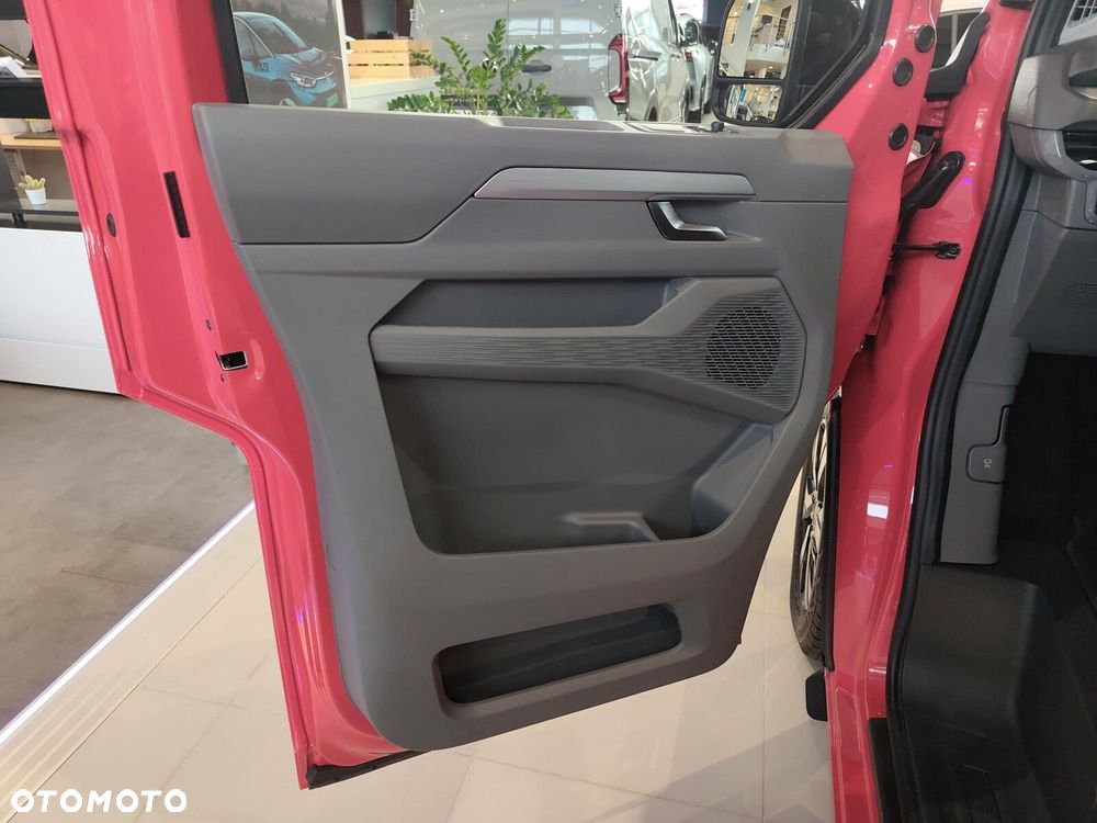 Volkswagen Caravelle - 8