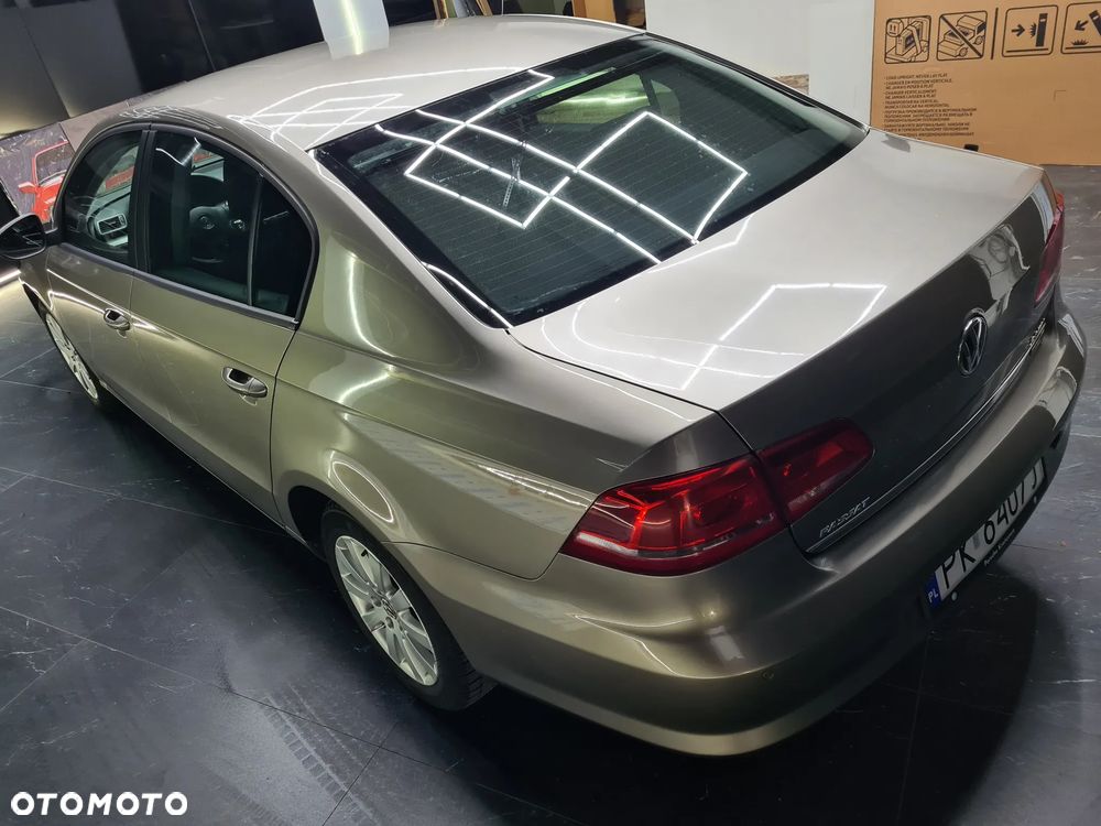 Volkswagen Passat 2.0 TDI Comfortline - 18