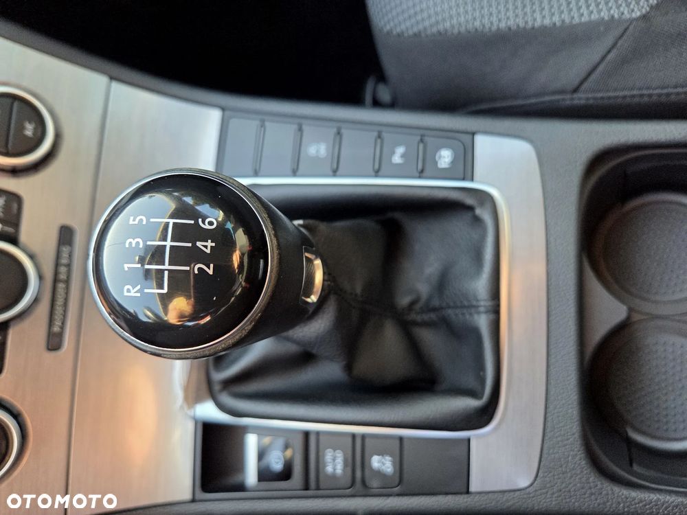 Volkswagen Passat - 11