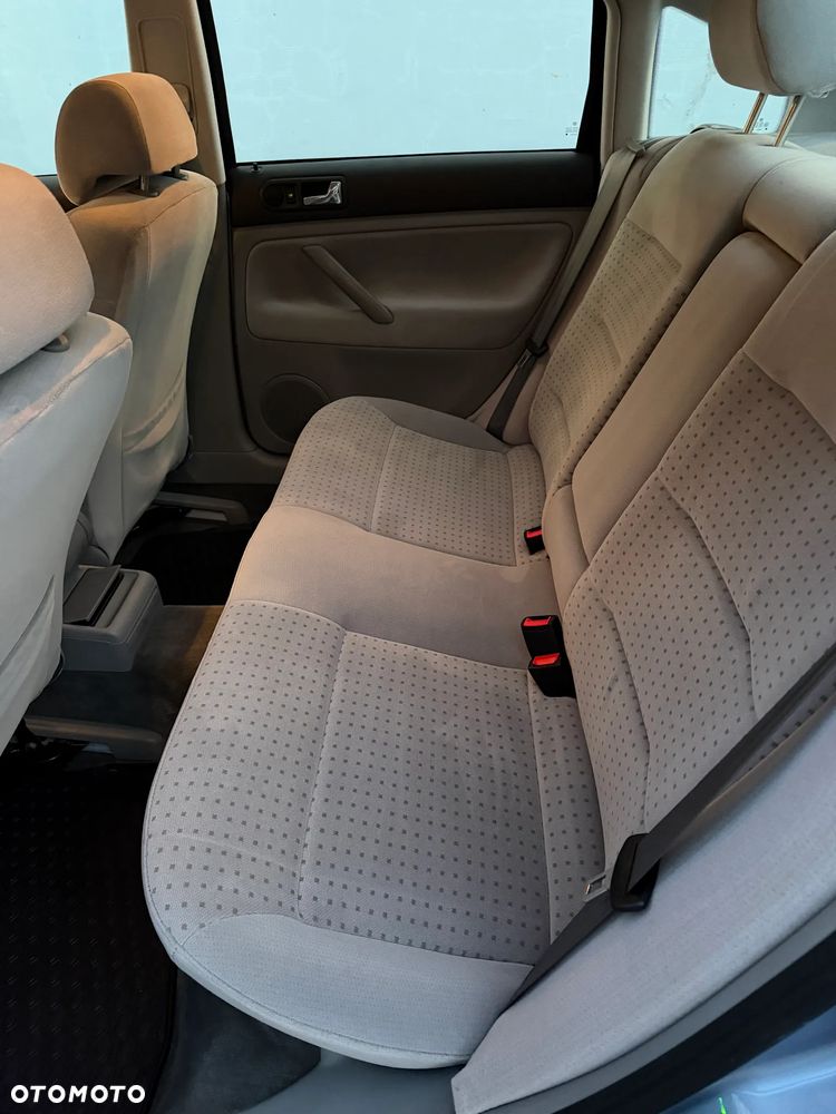 Volkswagen Passat - 13