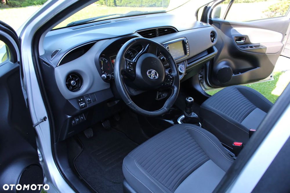 Toyota Yaris 1.0 VVT-i Comfort mit Design-Paket - 19