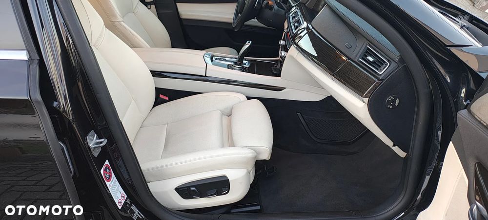 BMW Seria 7 740d Edition Exclusive - 35