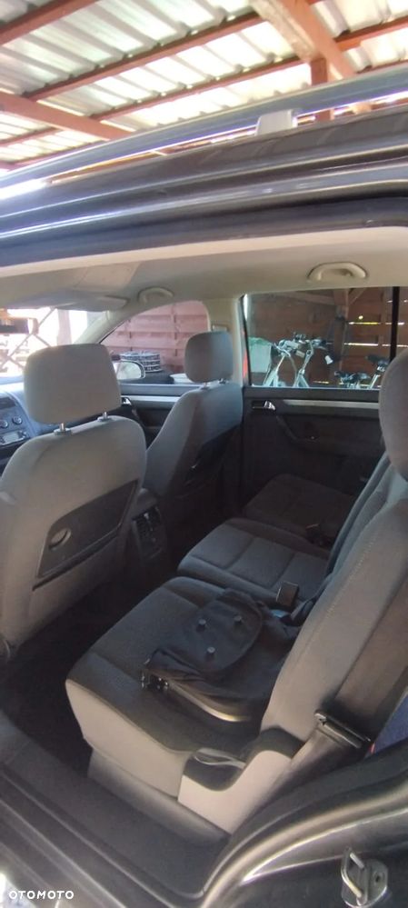 Volkswagen Touran - 13