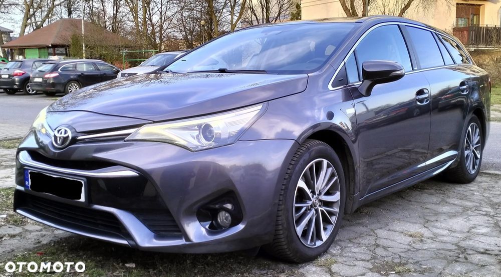 Toyota Avensis 2.0 D-4D Selection - 1