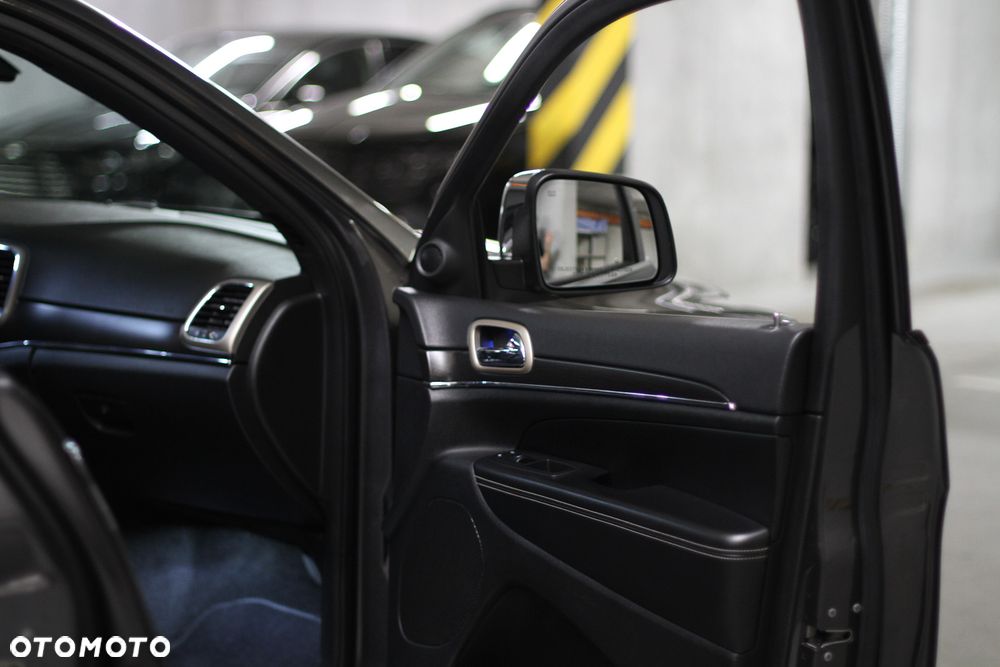 Jeep Grand Cherokee - 13