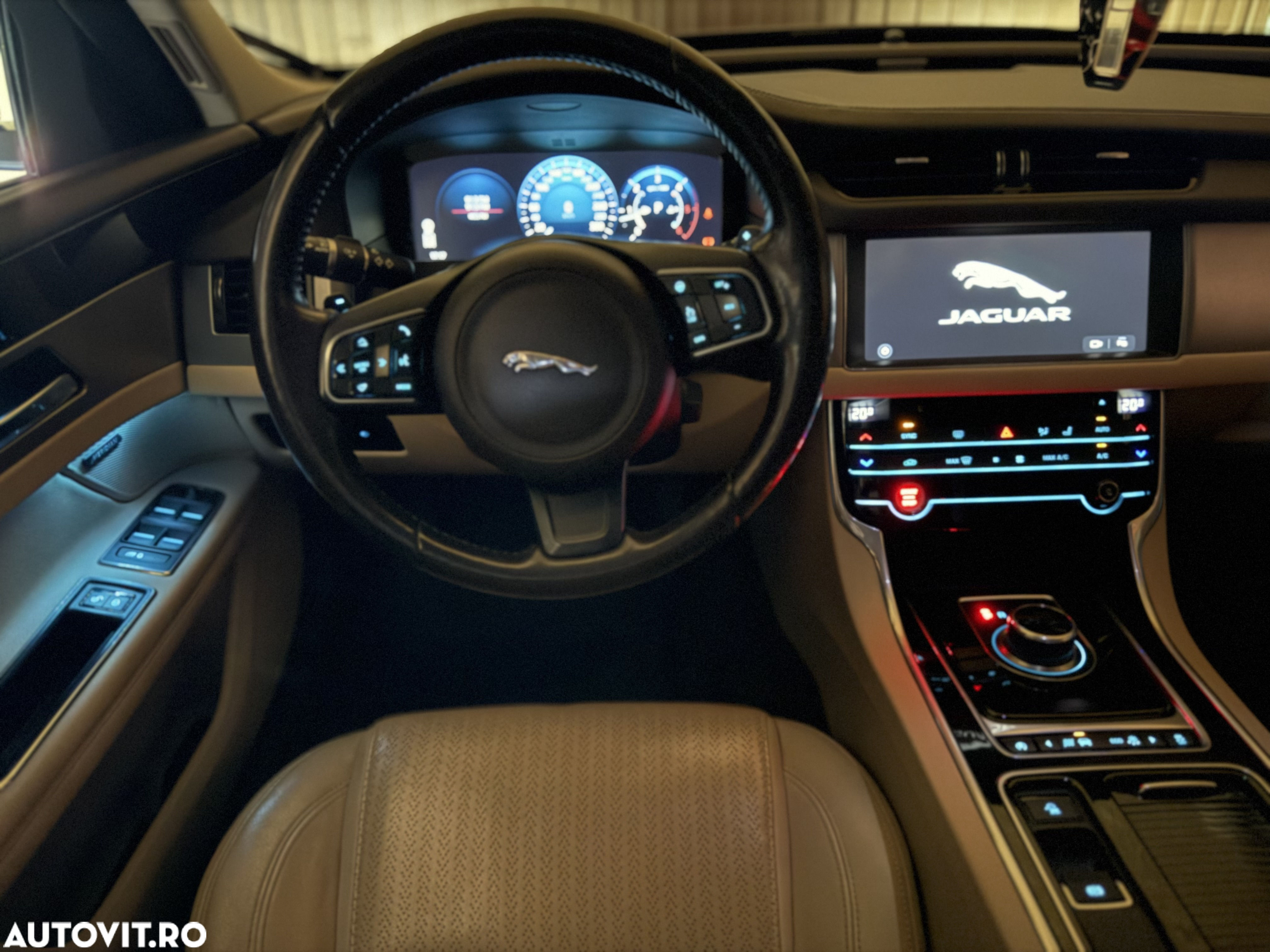 Jaguar XF 20d RWD Portfolio - 19