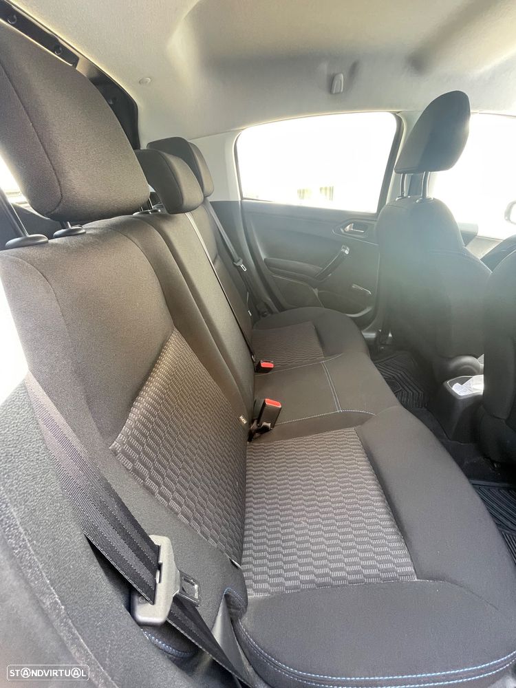 Peugeot 208 1.2 PureTech Signature - 10