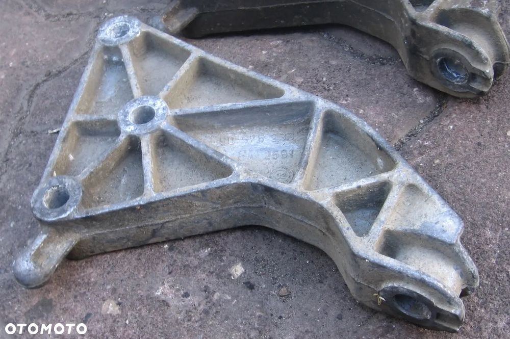 wspornik silnik skrzyni ASTRA II ZAFIRA A 1.6 1.8 90575233 - 2