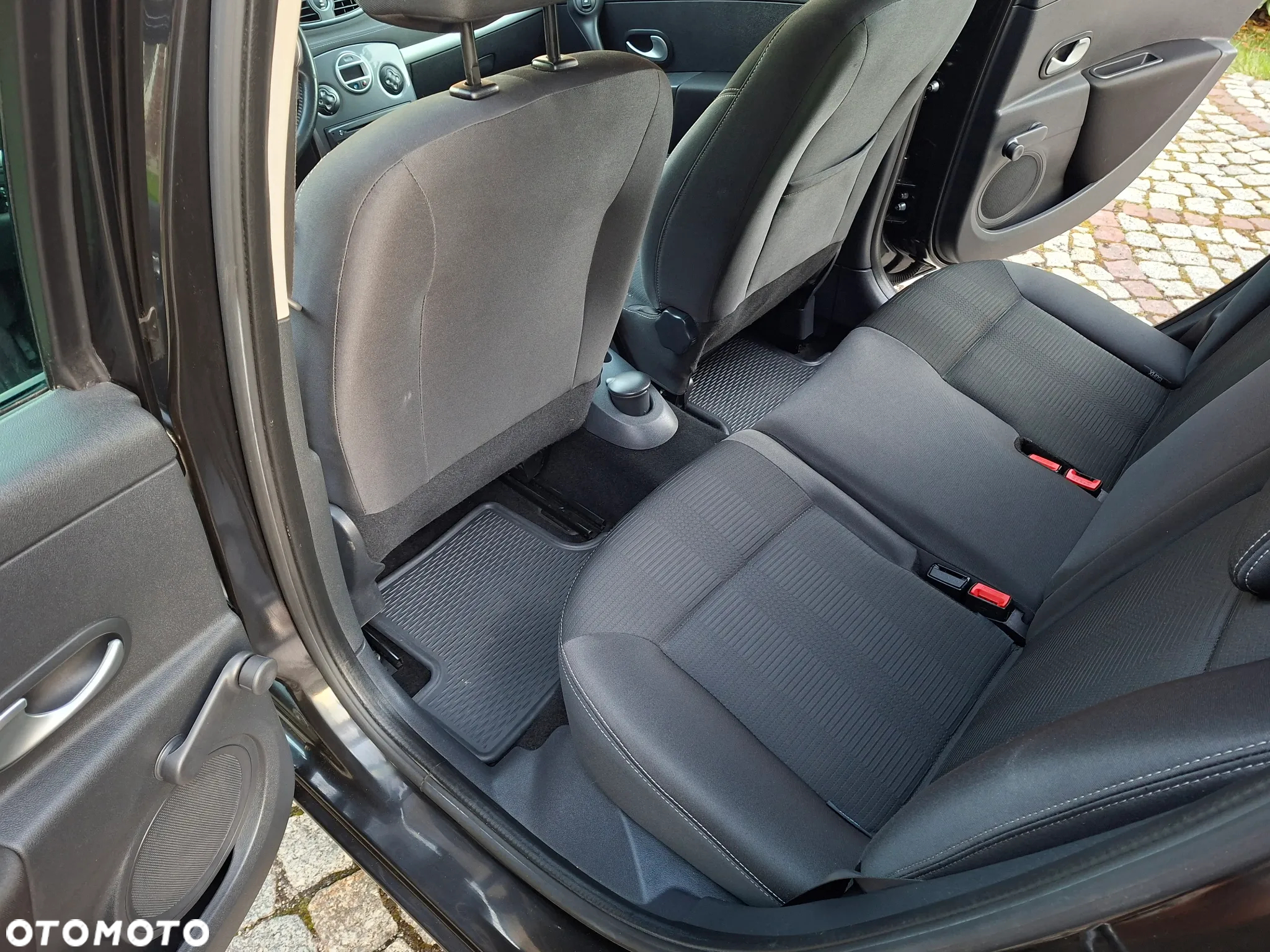 Renault Clio TCe 100 Grandtour TomTom Edition - 14