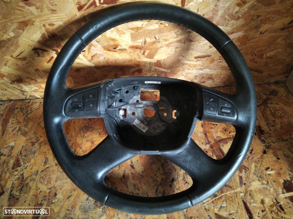 VOLANTE EM PELE SKODA OCTAVIA II COM BOTÕES - 1