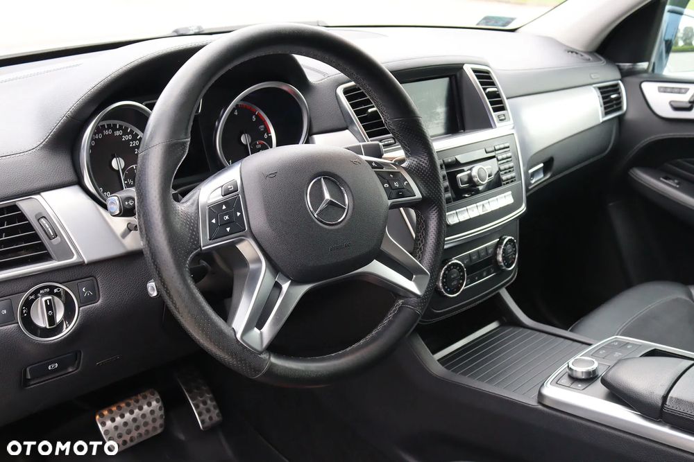 Mercedes-Benz ML - 14