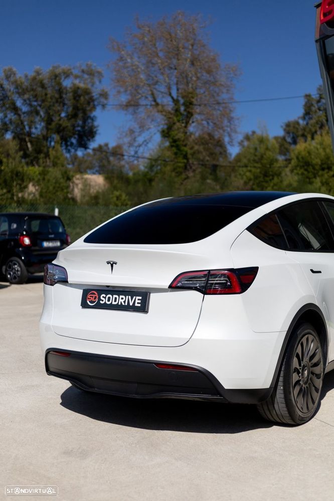 Tesla Model Y Standard RWD - 31
