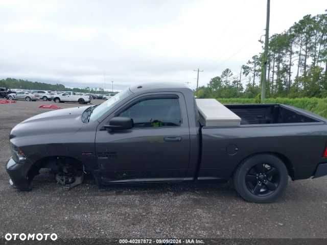 Dodge RAM - 8