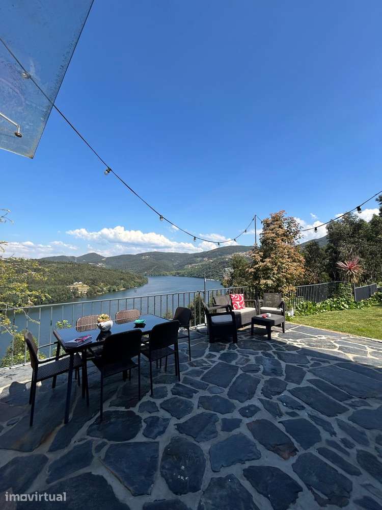 Moradia T4 isolada pronta a habitar com vista desafogada sobre o Douro - Grande imagem: 3/50