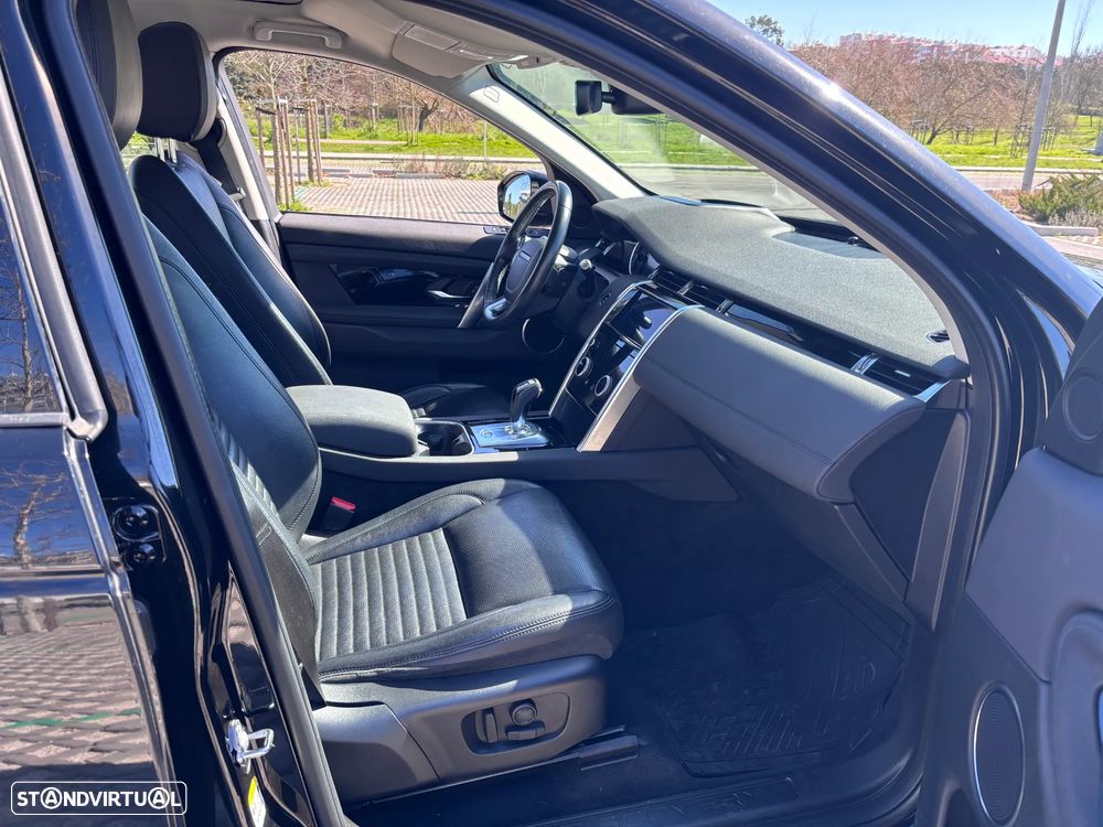 Land Rover Discovery Sport P300e SE - 25