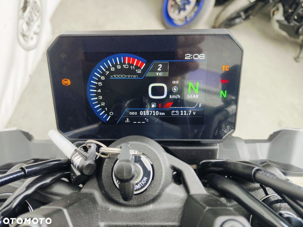 Suzuki GSX - 16