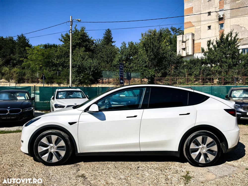 Tesla Model Y Long Range Dual Motor AWD - 9