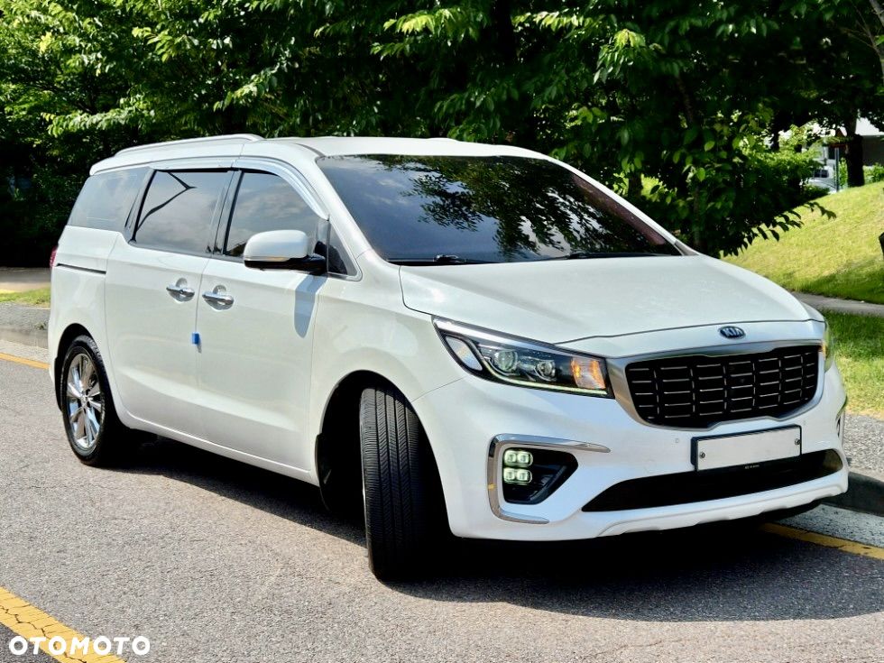 Kia Carnival - 2
