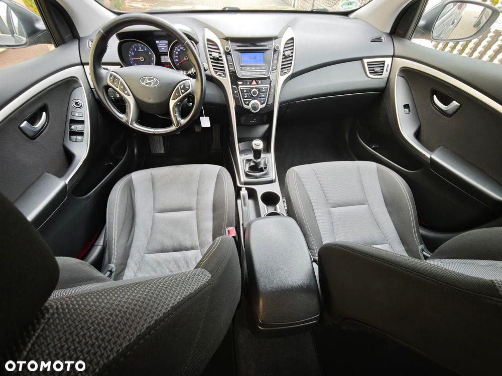 Hyundai i30 blue Kombi 1.6 GDi YES Gold - 22