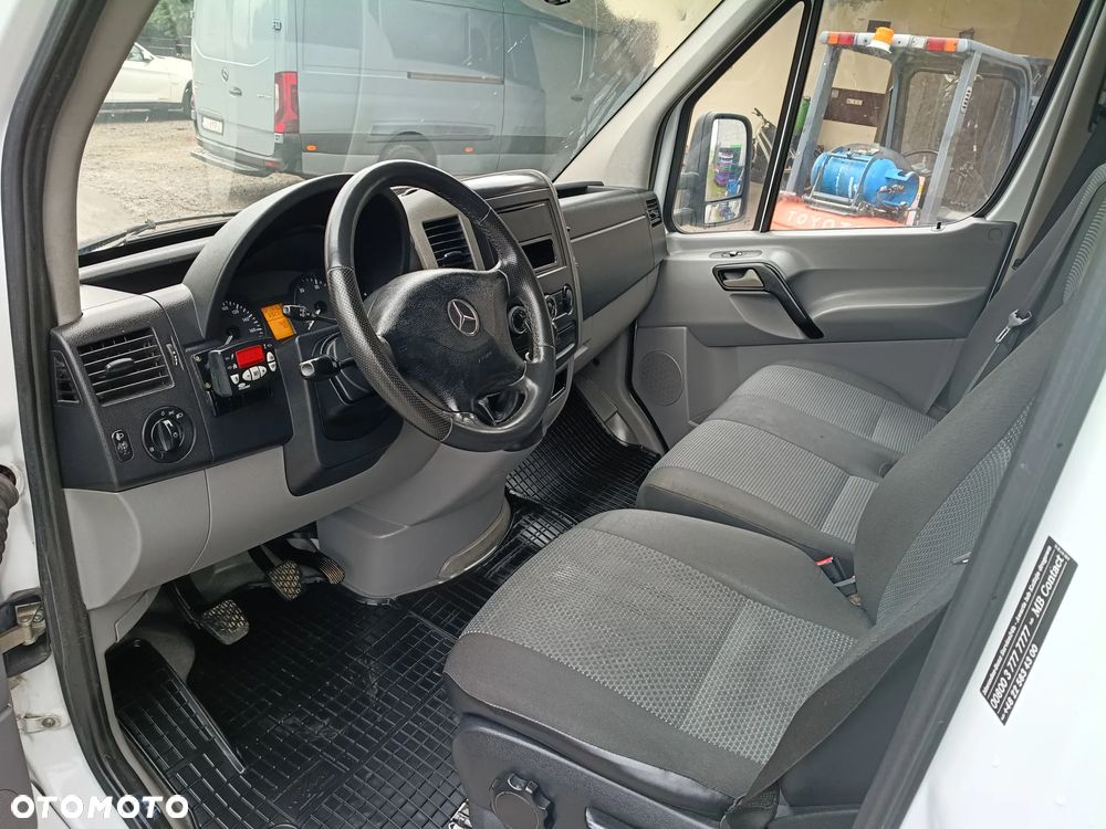 Mercedes-Benz Sprinter - 32