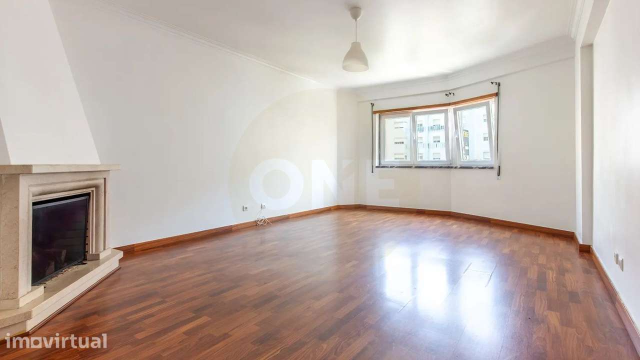 Apartamento T3 Santa Marta do Pinhal com estacionamento e suite - Grande imagem: 2/27