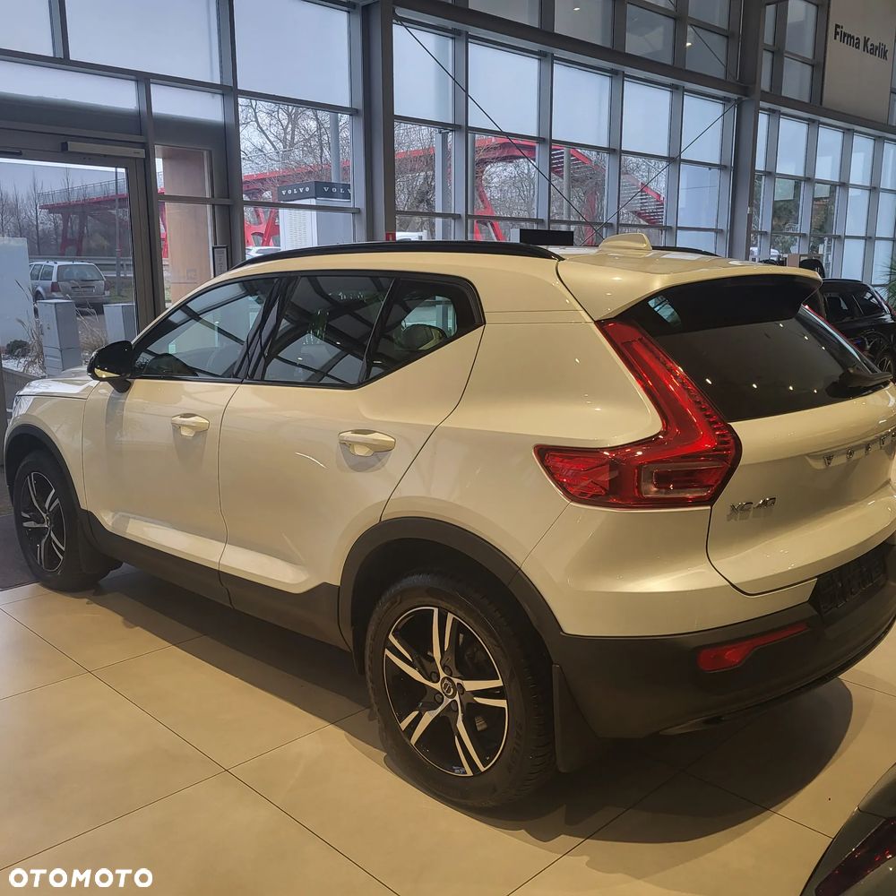 Volvo XC 40 B3 Plus Dark - 8