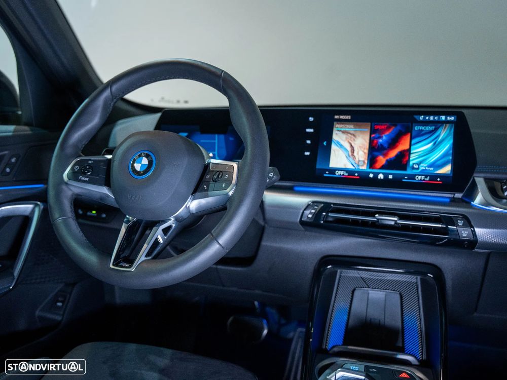 BMW iX1 eDrive20 Pack Desportivo M - 9