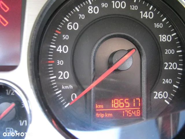 Volkswagen Passat 1.9 TDI Comfortline - 12