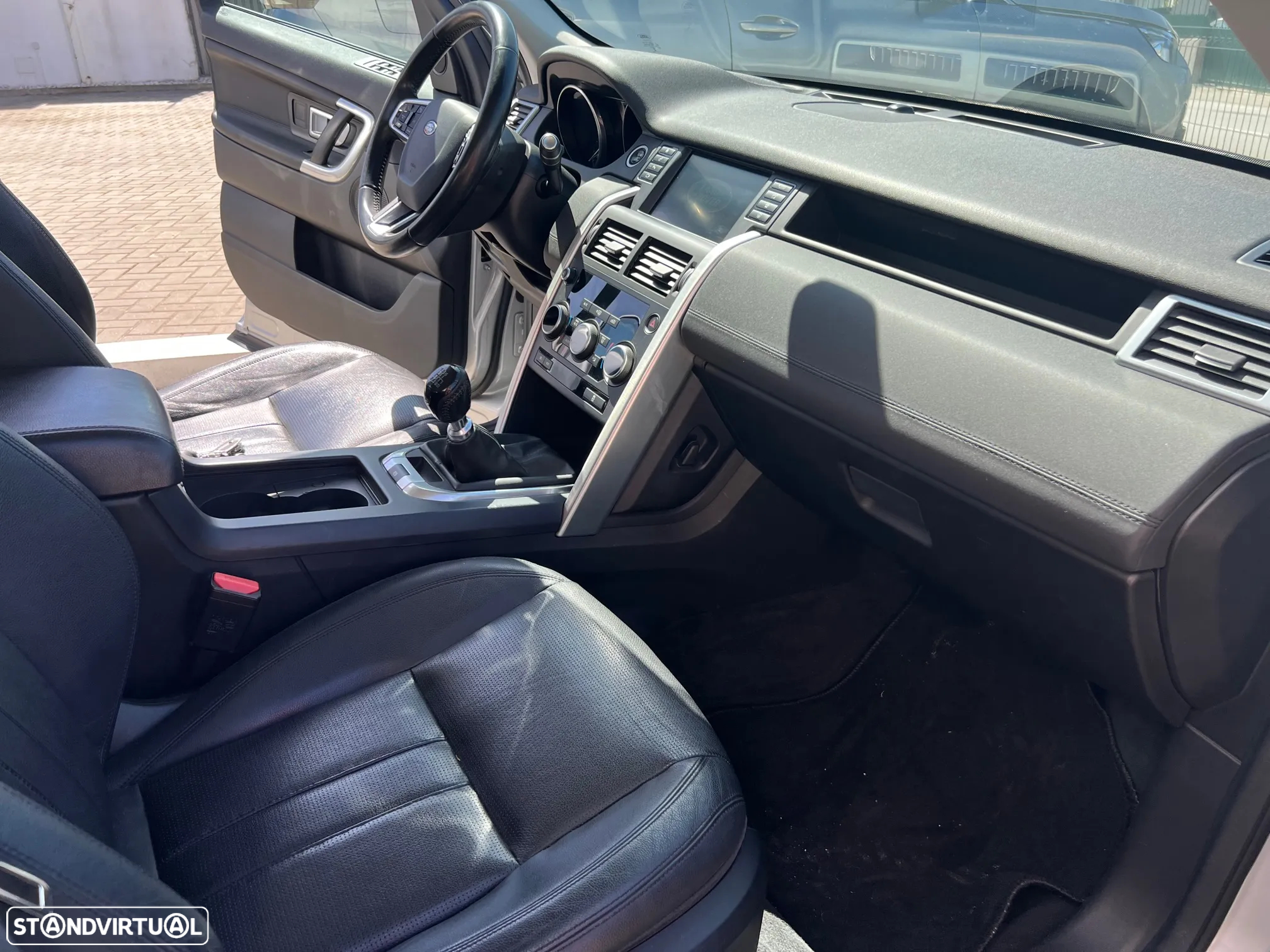 Land Rover Discovery Sport 2.0 eD4 HSE - 38