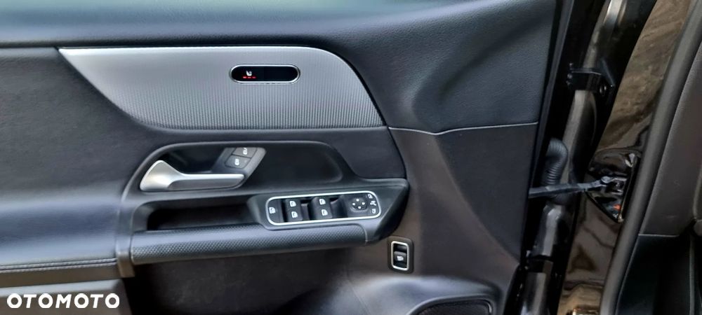 Mercedes-Benz GLB 200 Progressive 7G-DCT - 31