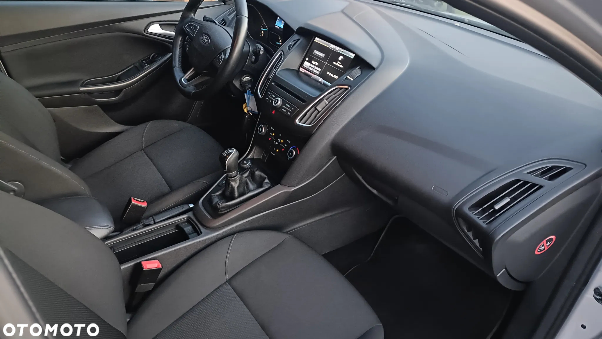 Ford Focus 1.0 EcoBoost Ambiente - 21