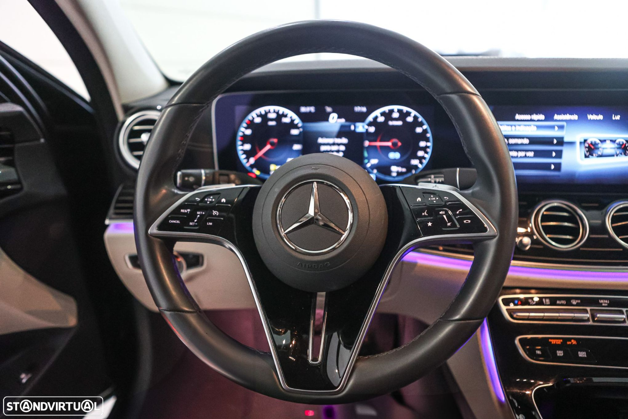 Mercedes-Benz E 300 de Exclusive Line 4Matic - 28
