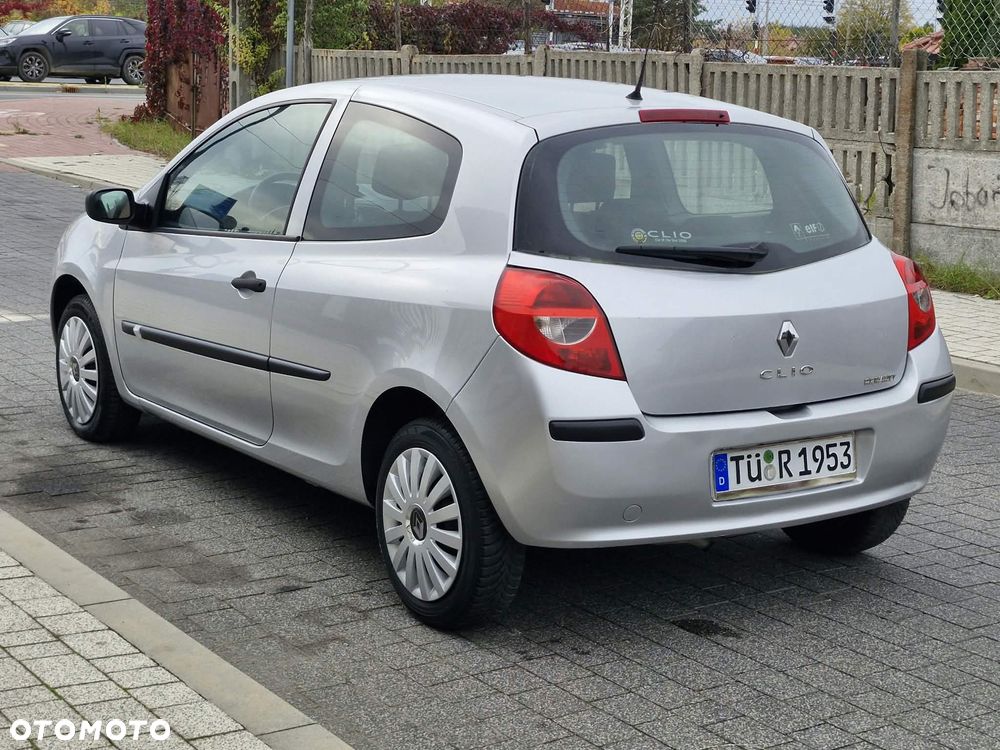 Renault Clio 1.2 16V Authentique - 4
