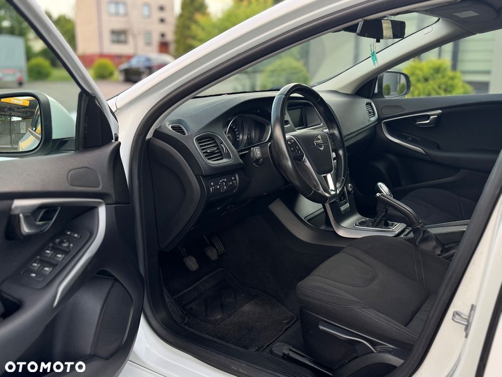Volvo V40 D2 - 9