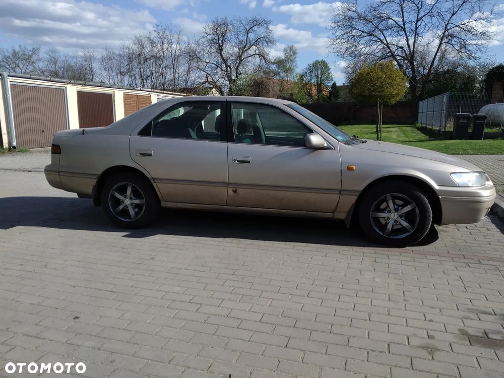 Toyota Camry 2.2 LE - 1